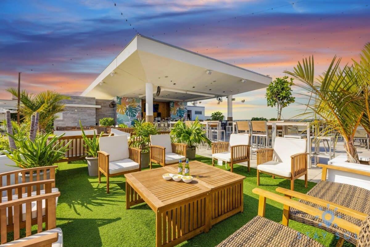 Rooftop Pool - Hollywood Beach Boardwalk Exterior photo